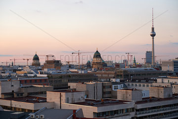 Berlin  Deutschland  Sonnenuntergang in Berlin