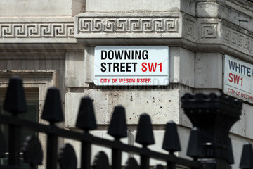 London  Grossbritannien  Strassenschild von der Downing Street