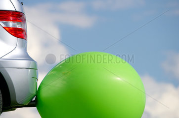 Karlsruhe  PKW mit aufgeblasenem Ballon