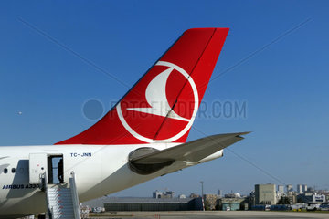 Istanbul  Tuerkei  Heckfluegel einer Maschine der Fluggesellschaft Turkish Airlines
