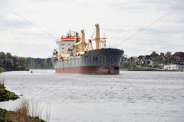 Rendsburg  Deutschland  Frachter Harriett auf dem Nord-Ostsee-Kanal