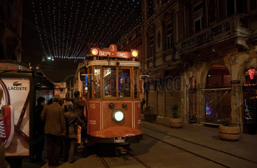 Istanbul  Tuerkei  die historische Tramvay im Stadtteil Beyoglu