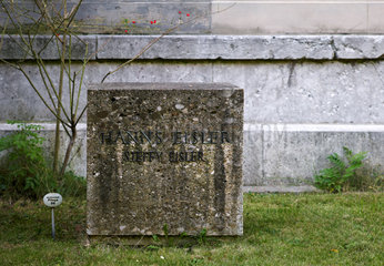 Berlin  Deutschland  Grab von Hanns Eisler auf dem Dorotheenstaedtischen Friedhof