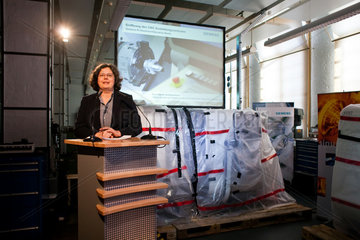 Berlin  Deutschland  Almuth Nehring-Venus  Staatssekretaerin Berlin  bei der Eroeffnung des CNC Ausbildungszentrum der Siemens AG