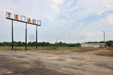 Hydro  USA  eine alte aufgegebene Tankstelle der Texaco an der Route 66