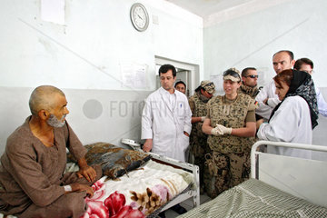 Faisabad  Afghanistan  Aerztin im Hospital von Faisabad