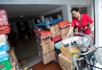 CHINA-WUHAN-DELIVERY WOMAN (CN)