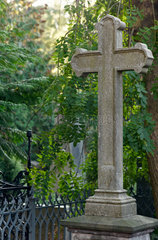 Berlin  Deutschland  Grabkreuz auf dem Dorotheenstaedtischen Friedhof