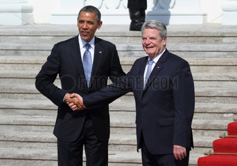 Berlin  Deutschland  US-Praesident Barack Obama und Bundespraesident Joachim Gauck am Schloss Bellevue