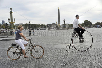 FRANKREICH. Paris (75) Pariser auf Fahrrädern tagsüber ohne Auto