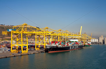Barcelona  Spanien  ein Frachtschiff von Hanjin Shipping im Port Franc de Barcelona