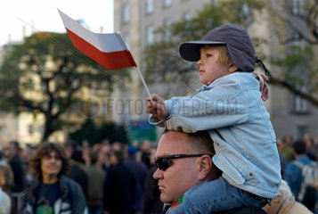 Kattowitz  Polen  kleines Maedchen mit der polnischen Fahne zum Unabhaengigkeitstag