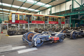 Berlin  Deutschland - Zuege der S-Bahn Berlin aus der Baureihe 481 sind zur Wartung in der Werkstatt