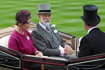 Ascot  Grossbritannien  HRH Prince Michael of Kent sitzt in einer Kutsche
