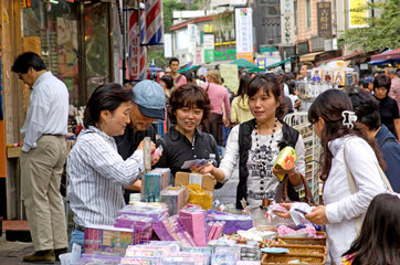 Seoul  Suedkorea  Verkaufsstand in der Insadong-gil