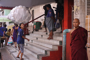 Yangon  Myanmar  Asien  Strassenszene