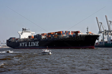 Hamburg  Deutschland  Containerschiff NYK TRITON der NYK LINE