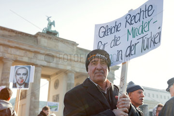 Berlin  Deutschland  Proteste gegen den Besuch des tuerk. Ministerpraesidenten Recep Tayyip Erdogan