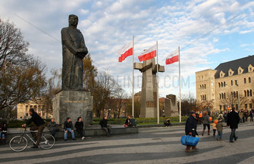 Posen  Polen  der Adam-Mickiewicz-Platz am Tag der Unabhaengigkeit