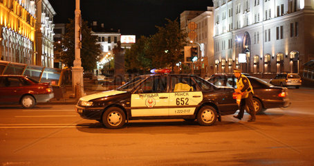 Minsk  Weissrussland  Verkehrspolizei im Zentrum