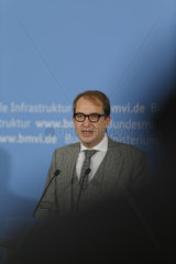 Berlin  Deutschland  Bundesverkehrskehrs- und -infrastrukturminister Alexander Dobrindt  CSU