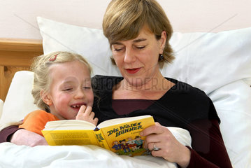 Mutter  Tochter  vorlesen