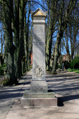 Eckernfoerde  Obelisk von 1827 auf dem Friedhof Schleswiger Strasse