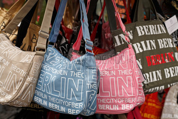 Berlin  Deutschland  Handtaschen mit der Aufschrift - The City Of Berlin