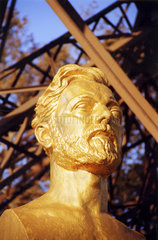 Eiffelturm  Paris  Frankreich  Skulptur von Gustave Eiffel
