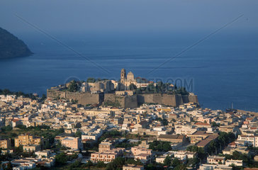 Italien  Aeolische Inseln  Lipari  Blick auf die Stadt Lipari