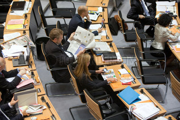 Berlin  Deutschland  Abgeordnete im Plenarsaal des Berliner Abgeordnetenhauses