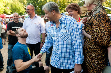 Berlin  Deutschland  Regierender Buergermeister Klaus Wowereit  SPD  auf dem LesBiSchwulen Parkfest