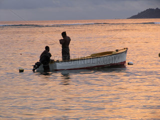 Seychellen  La Digue Sonnenuntergang