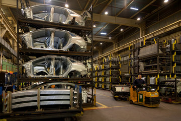 Saarlouis  Deutschland  Ford-Werke in Saarlouis  Lagerung fertiger Seitenteile