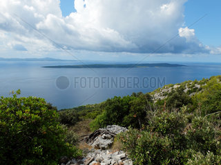 Hvar  Kroatien  Blick ueber die Adria auf die Insel Otok Scedro