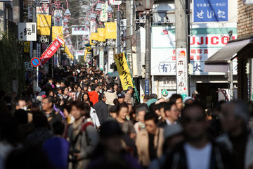 Kamakura  Japan  Menschen in der City