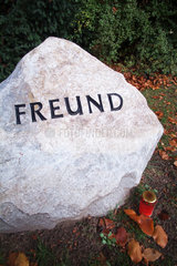 Hamburg  Deutschland  Grabstein mit der Inschrift Freund