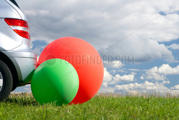 Karlsruhe  PKW mit aufgeblasenen Ballons
