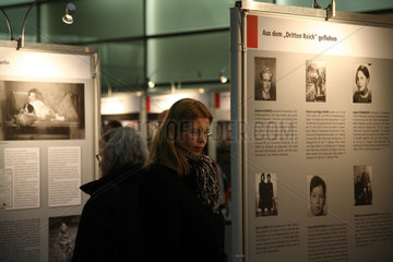 Berlin  Deutschland  die Ausstellung -Sonderzuege in den Tod- am Potsdamer Platz