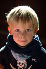 Prangendorf  Deutschland  blonder Junge im Portrait