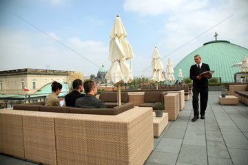 Berlin  Deutschland  Dachterrasse des Luxus-Hotels Hotel de Rome