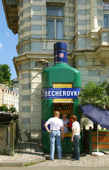 Karlsbad  Tschechische Republik  Verkaufsstand fuer Becherovka
