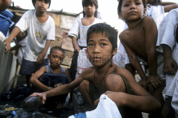 Reportage Floating Kids - Die Muellfischerkinder von Manila