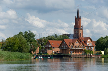 Rathenow  Deutschland  Blick von der Havel auf die St.-Marien-Andreas-Kirche