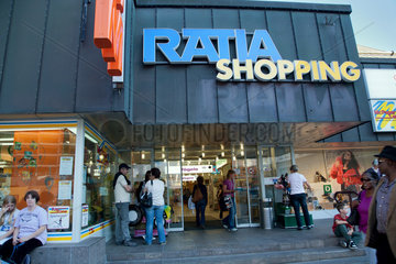 Davos  Schweiz  Eingang zum Geschaeftshaus Raetia Shopping