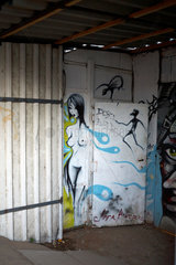 Berlin  Deutschland  Graffiti im Hof des Kunsthauses Tacheles