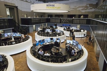 Aktienhandel im Handelsraum der Deutschen B__rse in Frankfurt