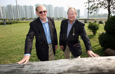 Hong Kong  China  John Ridley (links) und Christopher Hodson im Portrait