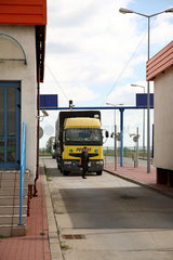 Koroszczyn  Polen  LKW bei der Einfuhr in den LKW-Terminal Koroszczyn