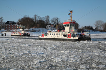 Rendsburg  Deutschland  Kanalfaehren auf dem Nord-Ostsee-Kanal